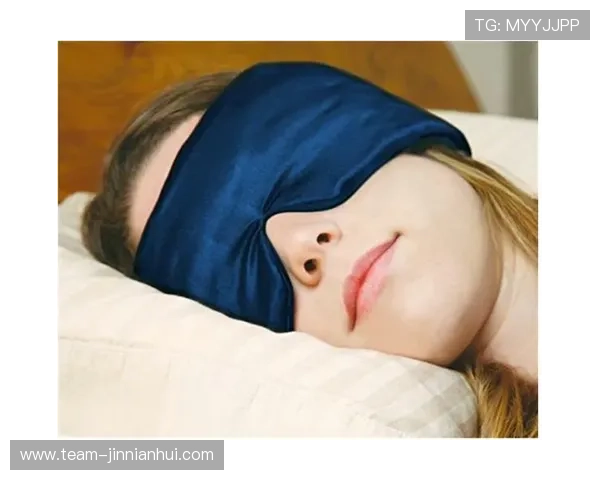 足球球星佩戴眼罩背后的原因及其对比赛表现的影响分析